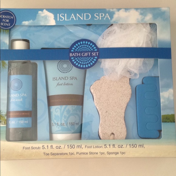 Island Spa Other - ISLAND SPA Bath Gift Set 5 Piece